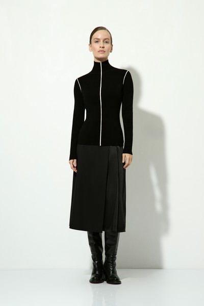 Джемпер из шерсти мериноса VASSA&Co, пол женский, цвет черный, фото №2