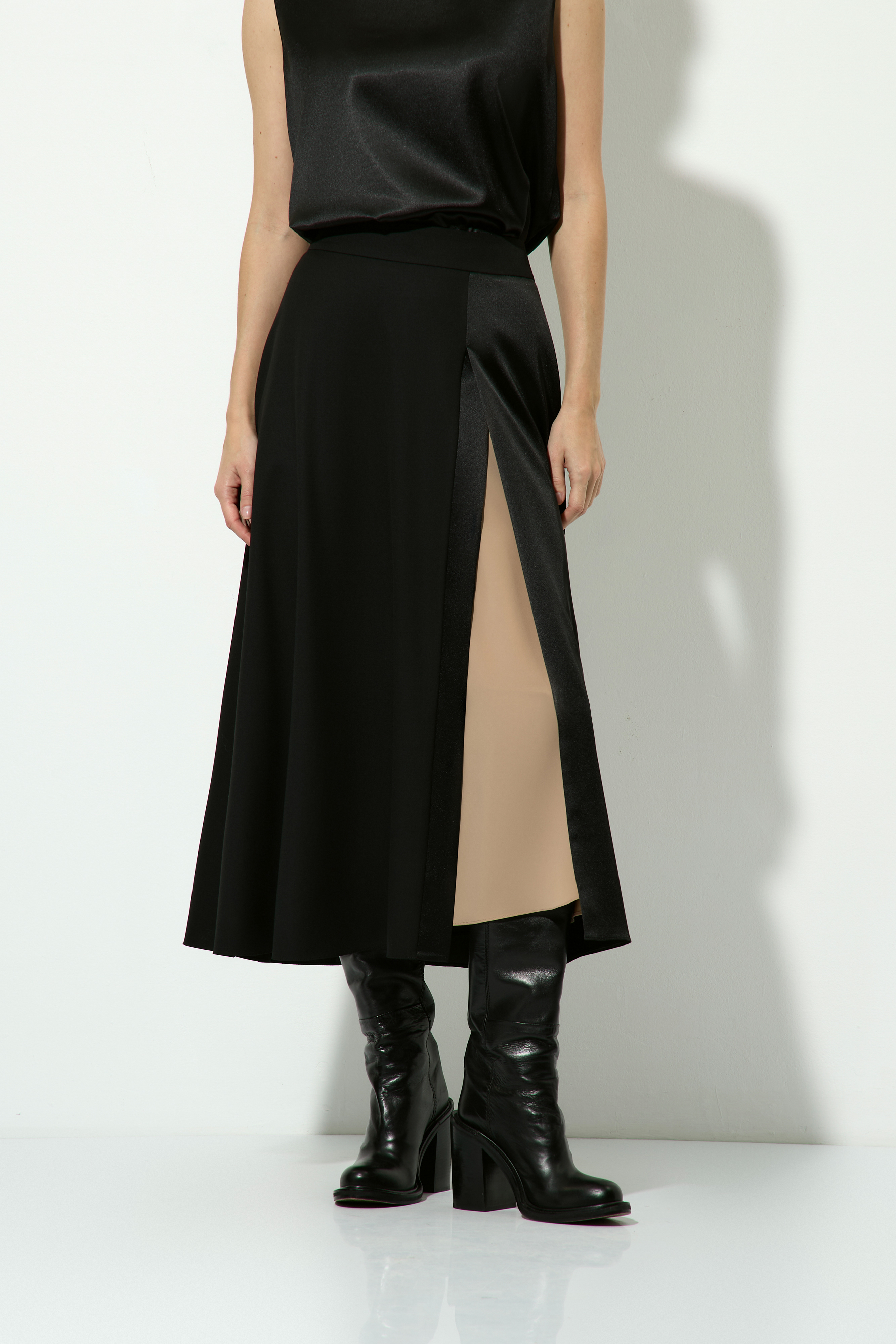 Юбка с контрастной деталью VASSA&Co, пол female, цвет black