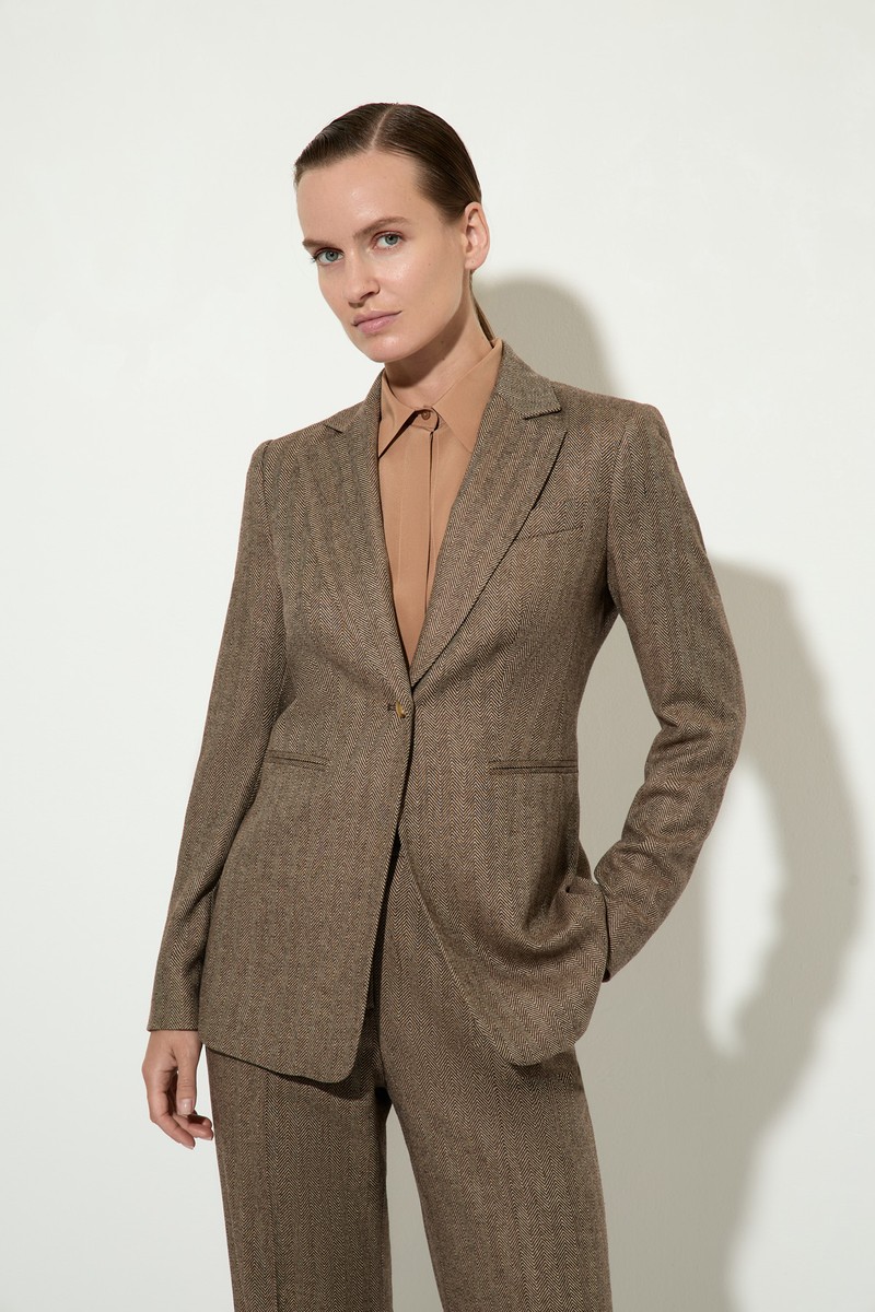 Однобортный жакет приталенного силуэта VASSA&Co, пол женский, цвет коричневый, фото №3