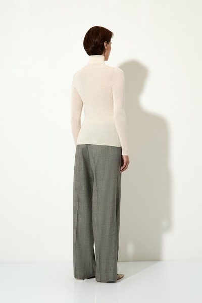 Водолазка из шерсти мериноса VASSA CODE, пол женский, цвет молочный, фото №4