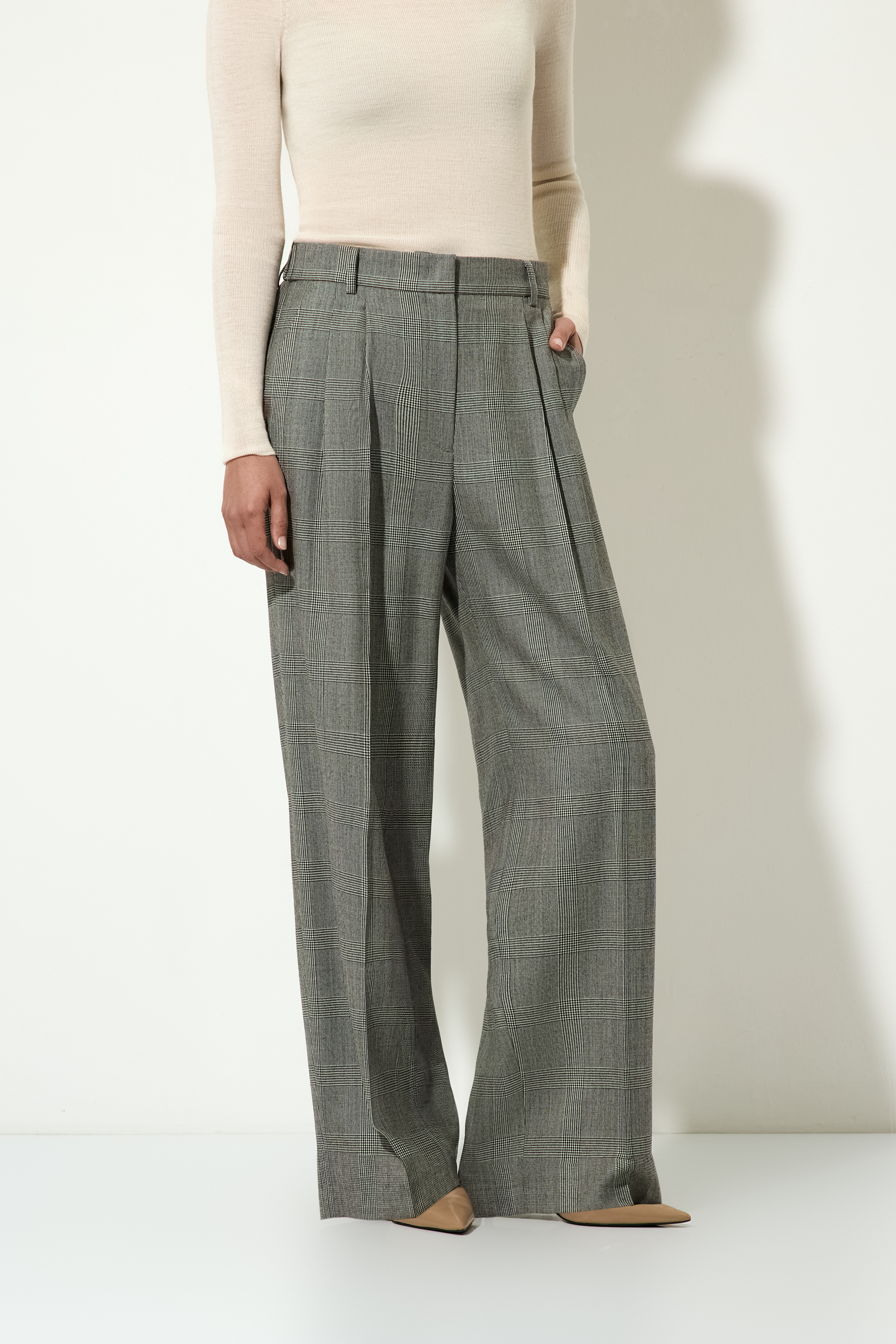 Брюки женские VASSA&Co, пол женский, цвет серый