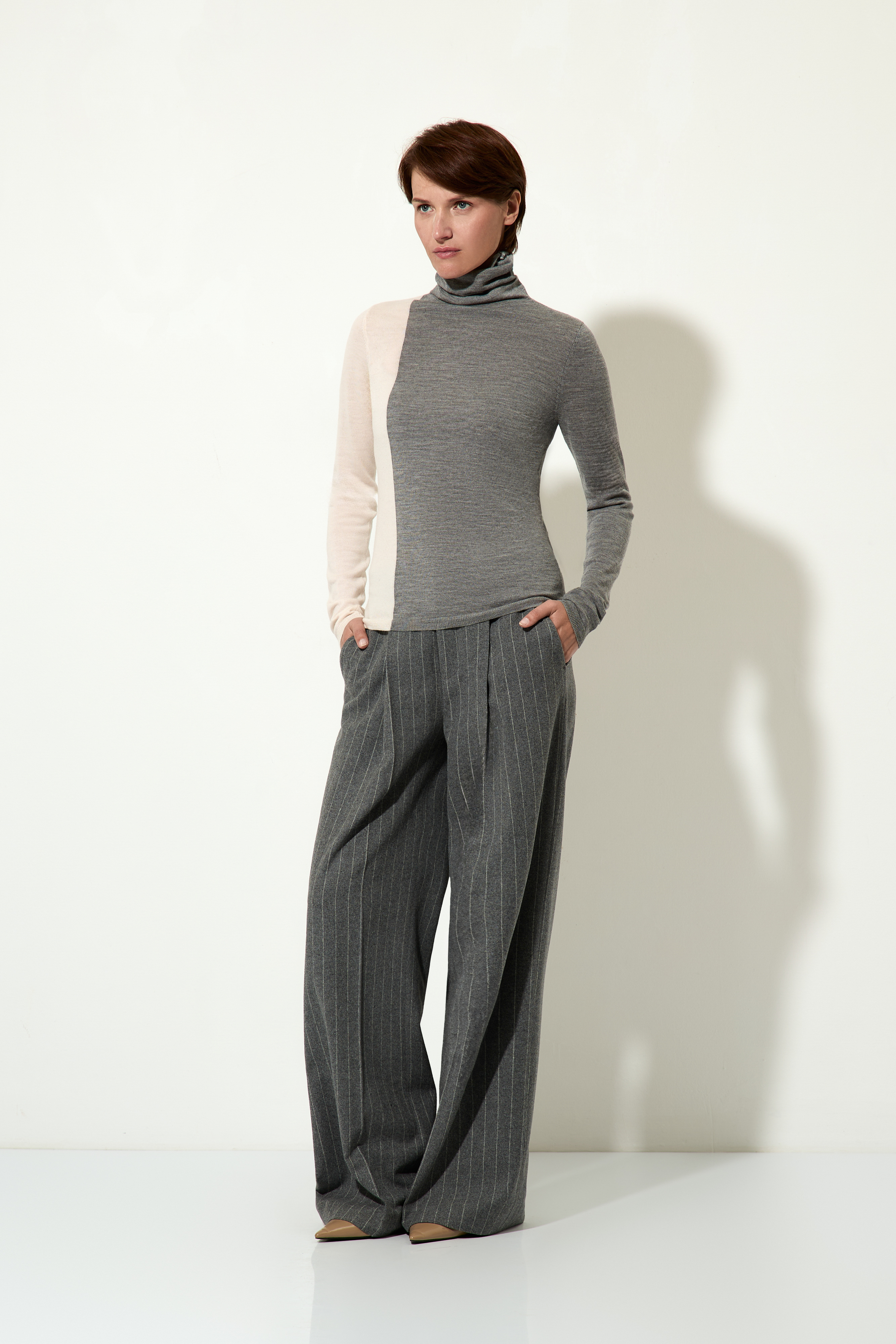 Водолазка из шерсти VASSA CODE, пол female, цвет серый