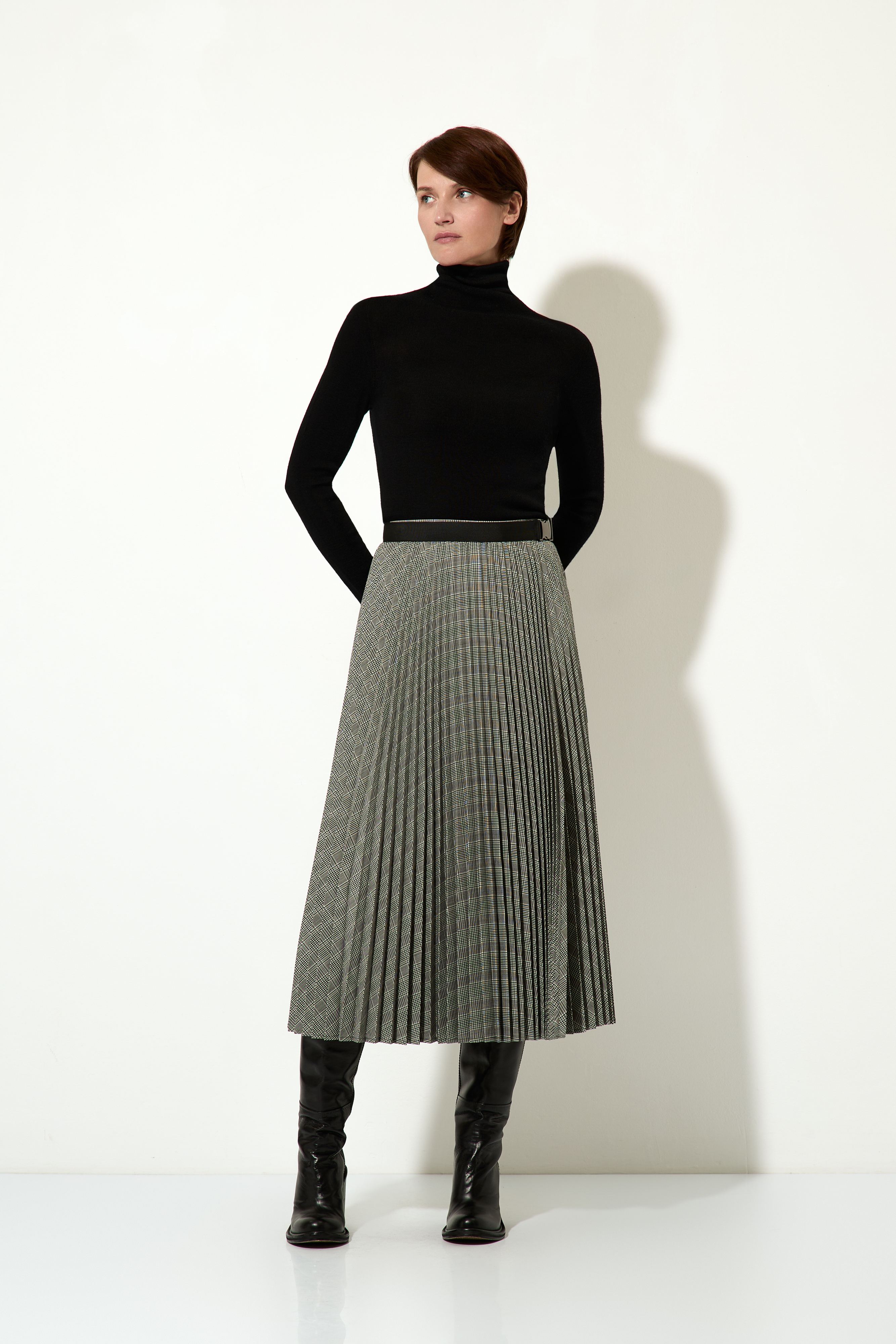 Pullover VASSA CODE, пол female, цвет black