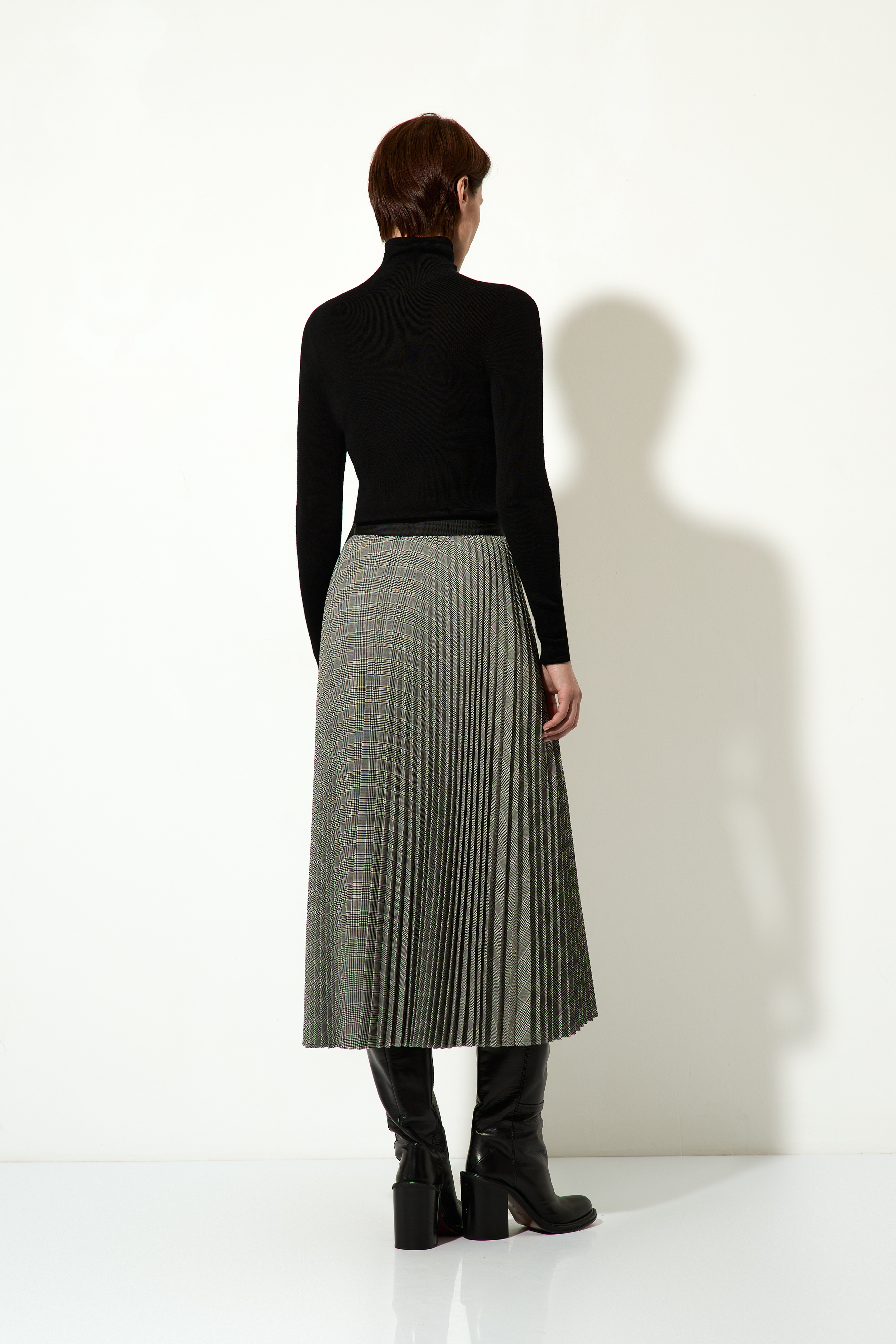 Pullover VASSA CODE, пол female, цвет black