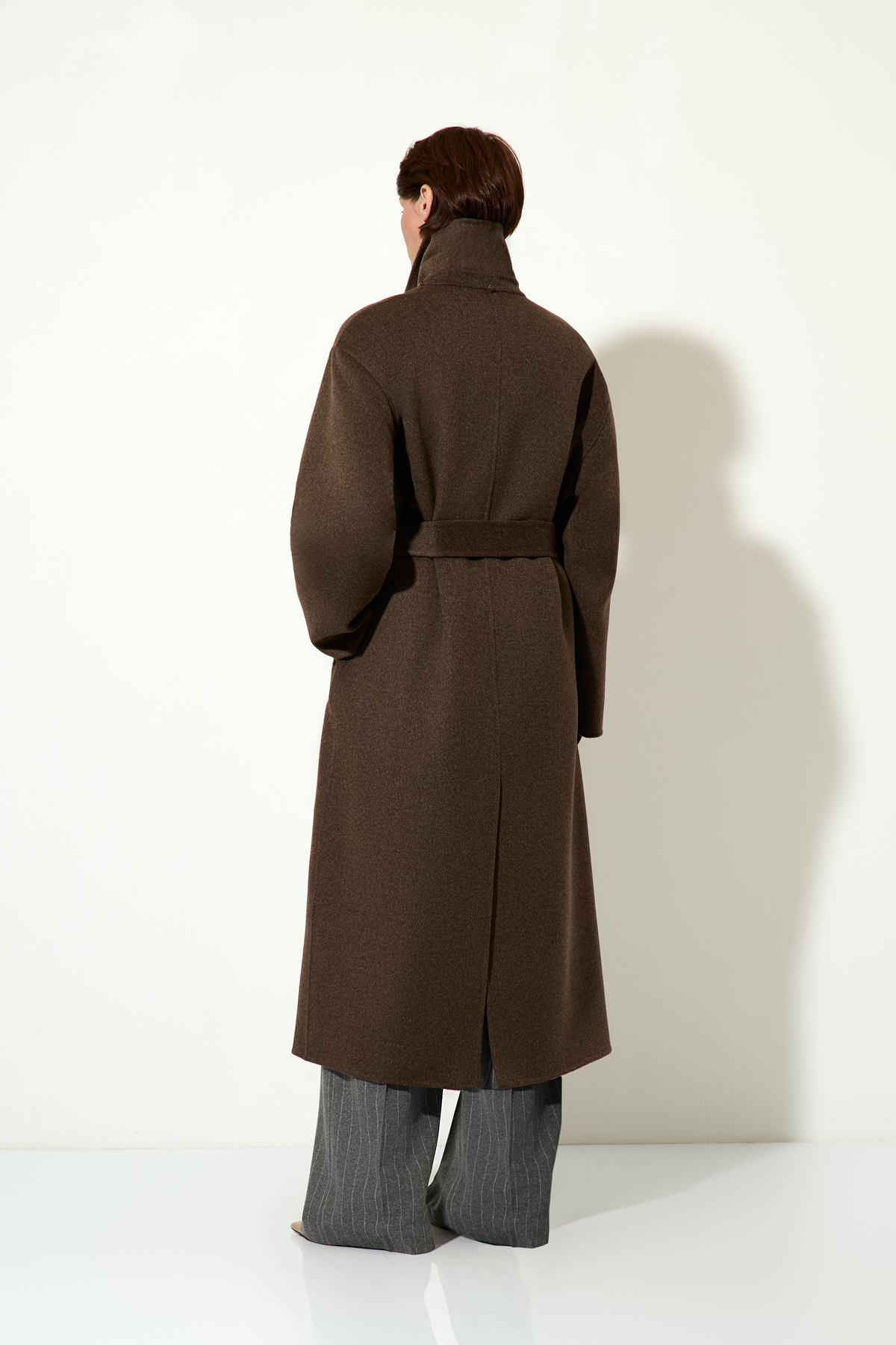 Пальто женское с капюшоном VASSA CODE, пол женский, цвет коричневый