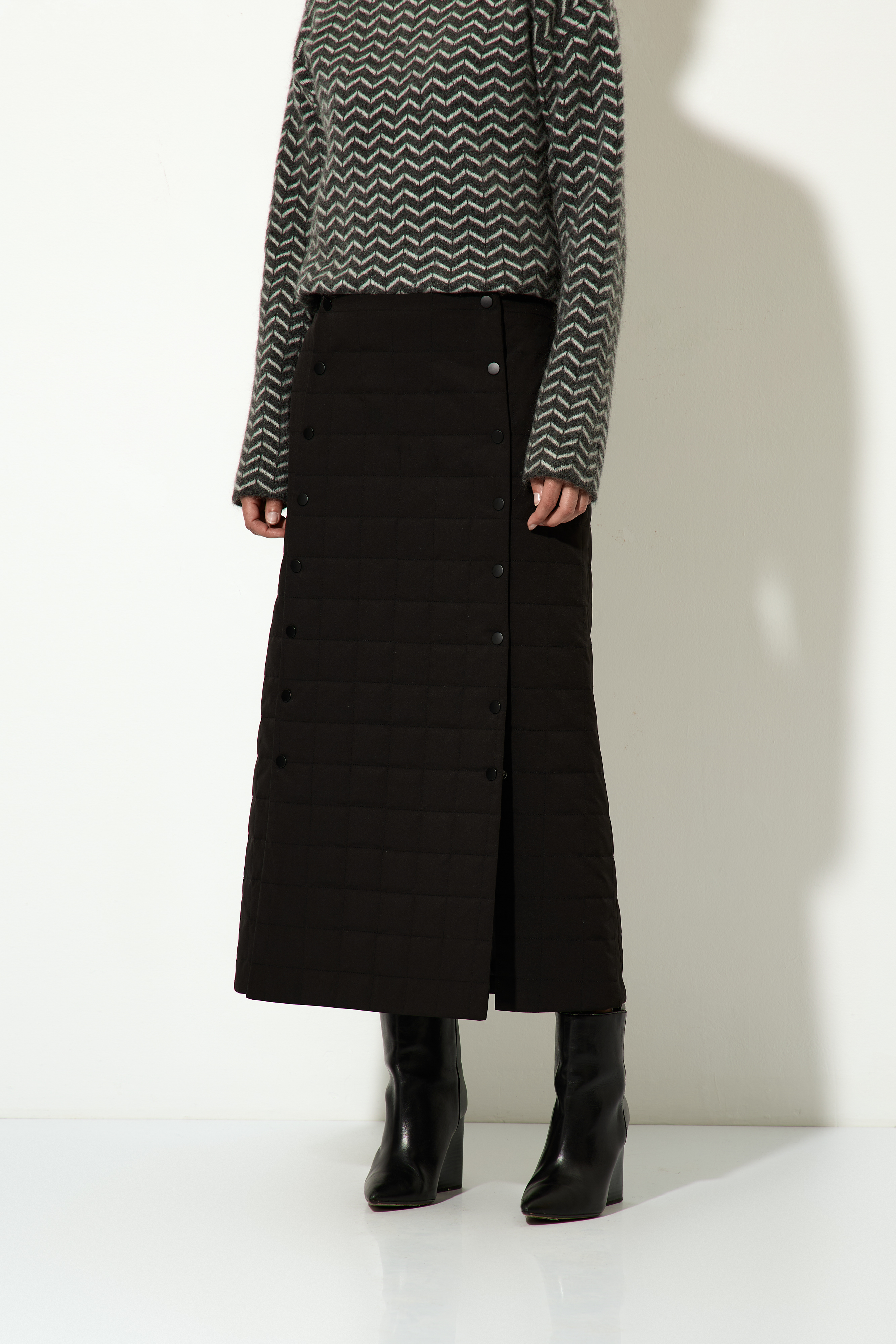 Skirt VASSA CODE, пол female, цвет black