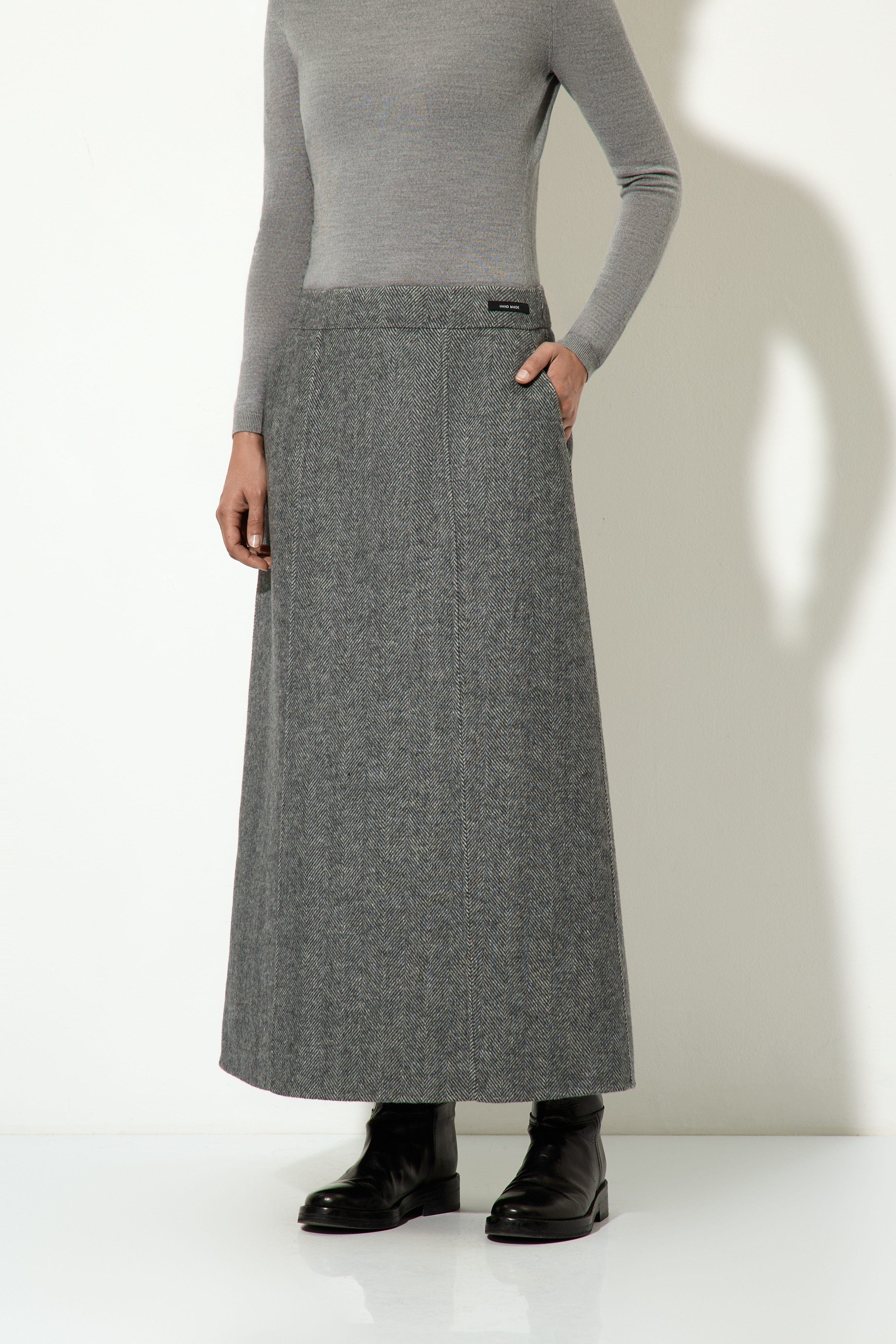 Юбка серого цвета VASSA CODE, пол женский, цвет серый