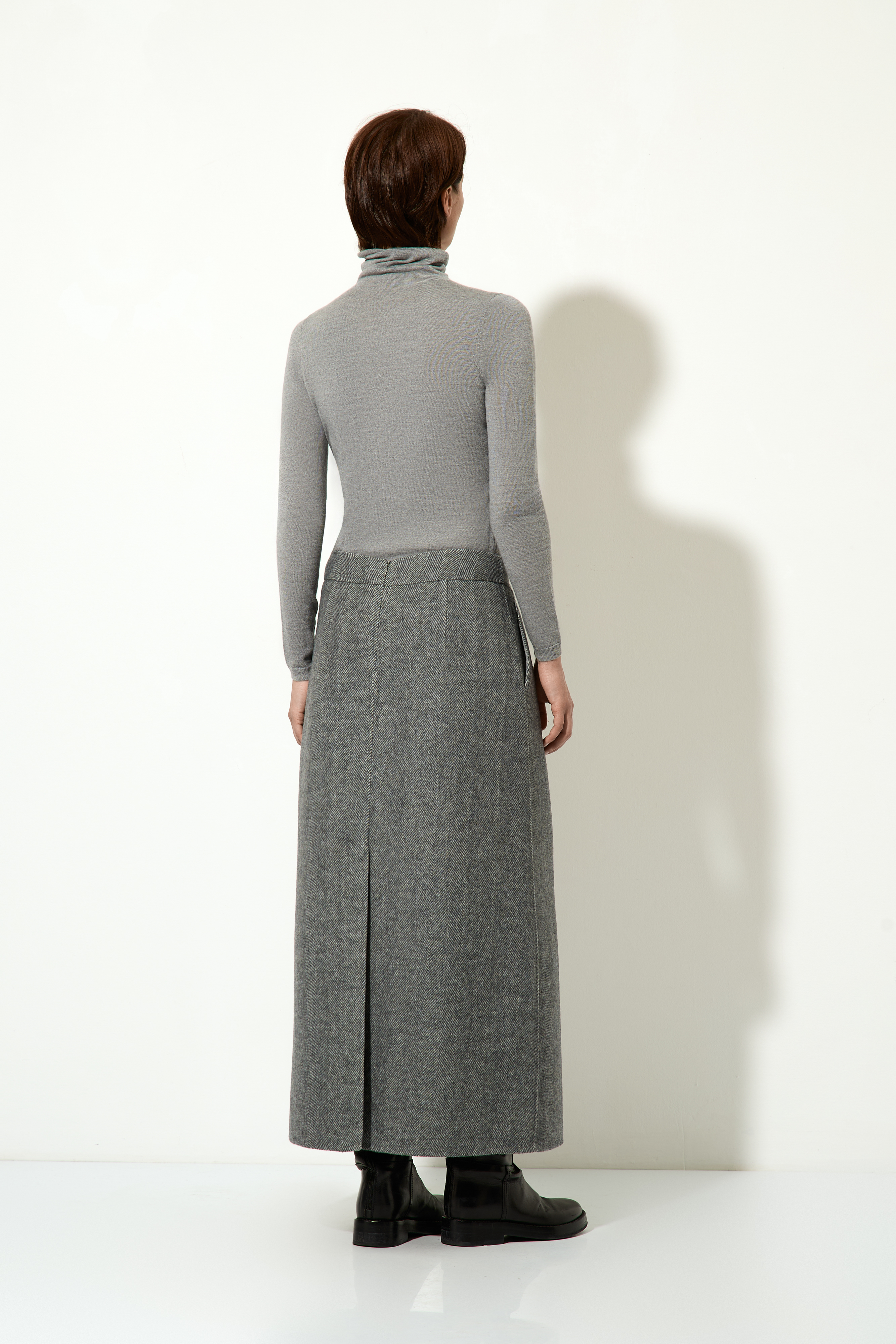 Юбка серого цвета VASSA CODE, пол женский, цвет серый