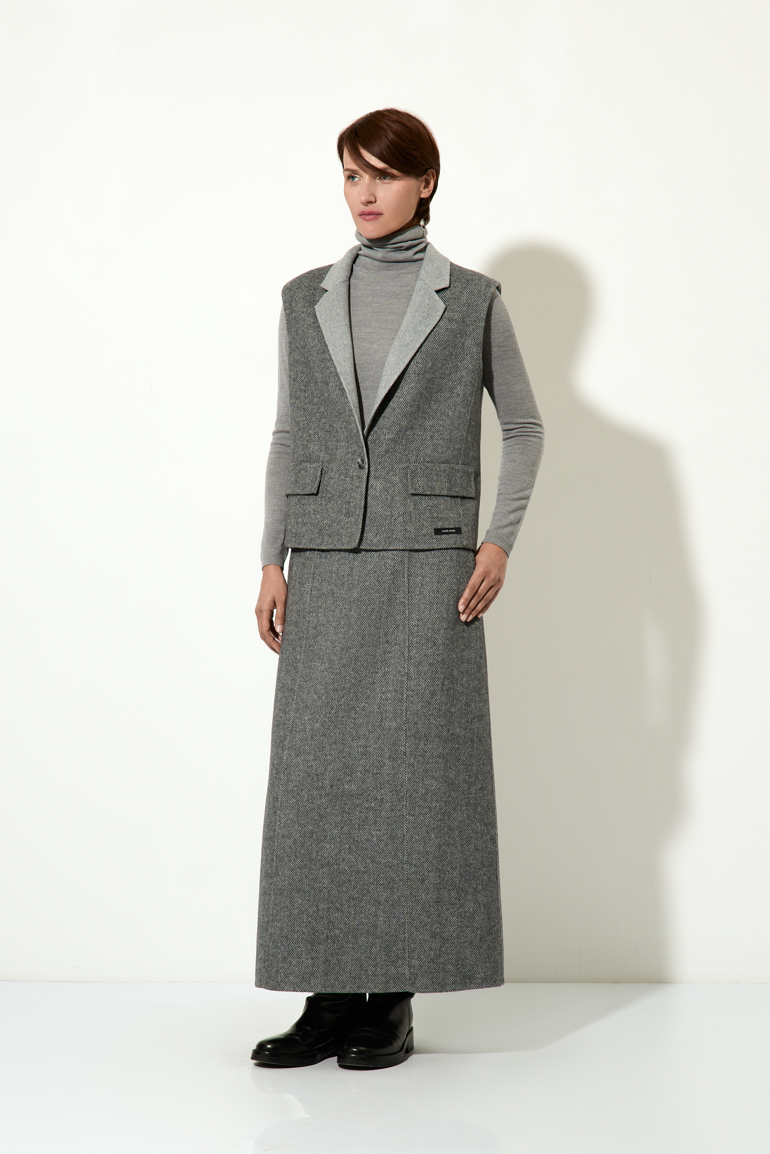 Юбка серого цвета VASSA CODE, пол женский, цвет серый