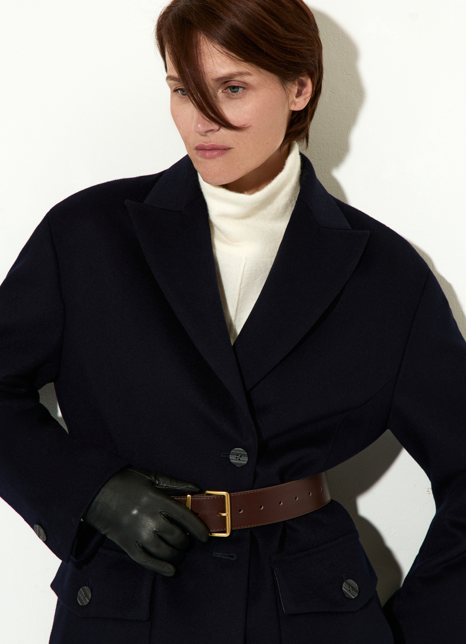 Кожаный ремень с металлической пряжкой VASSA&Co, пол женский, цвет коричневый