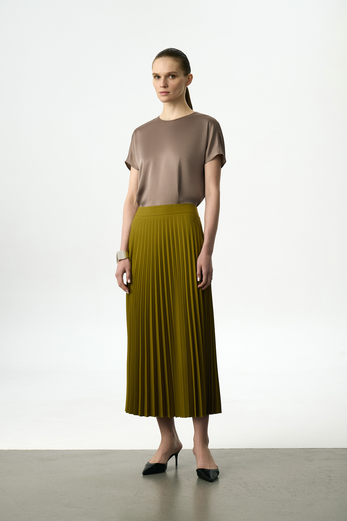 Юбка плиссированная VASSA&Co, пол женский, цвет хаки