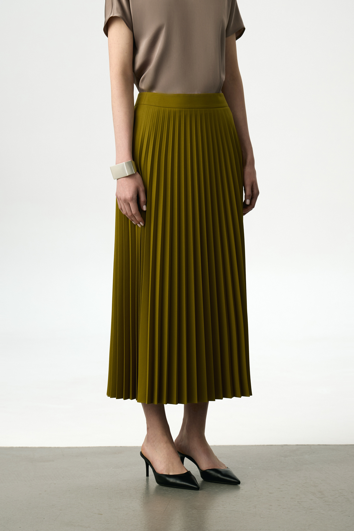 Юбка плиссированная VASSA&Co, пол женский, цвет хаки