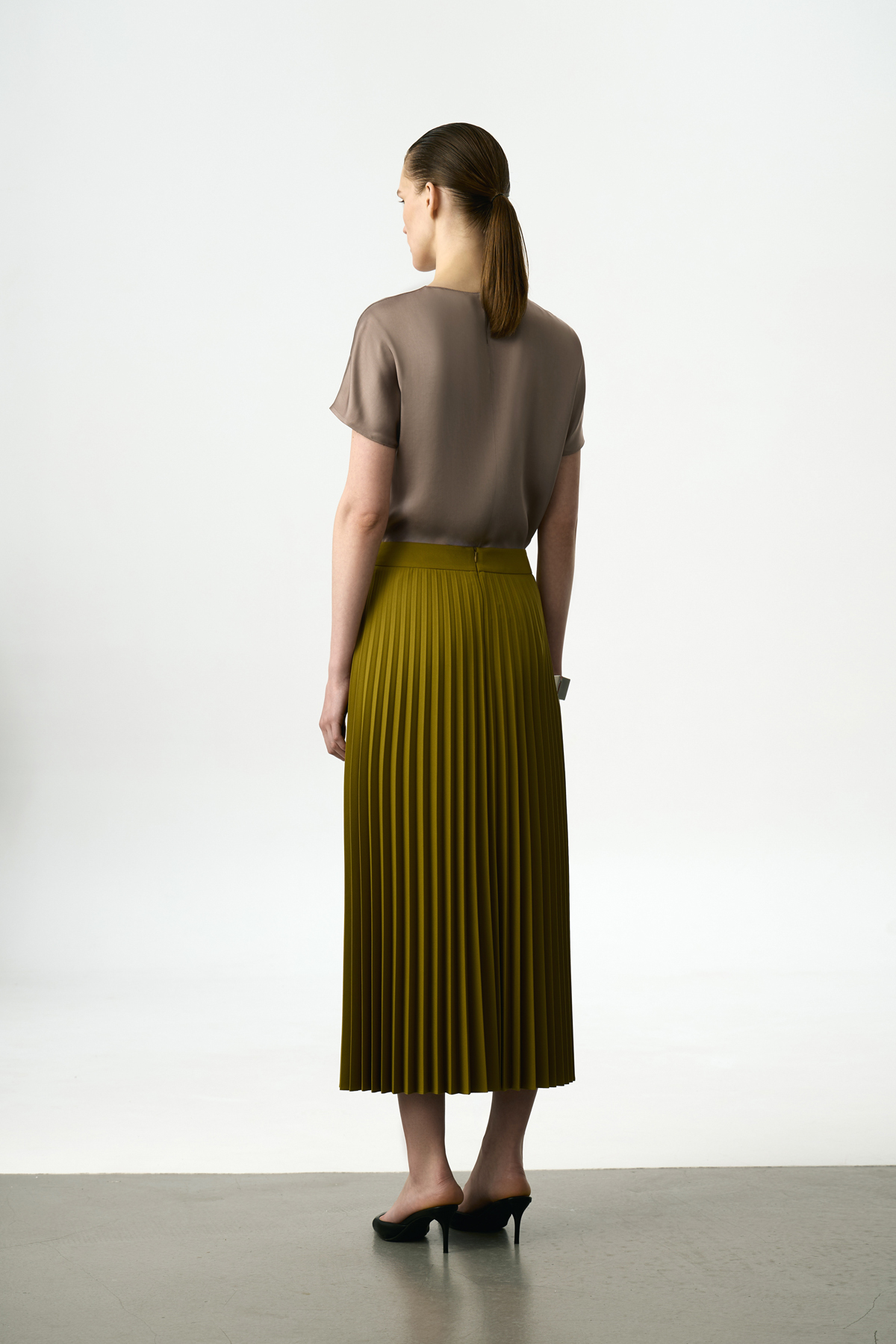 Юбка плиссированная VASSA&Co, пол женский, цвет хаки