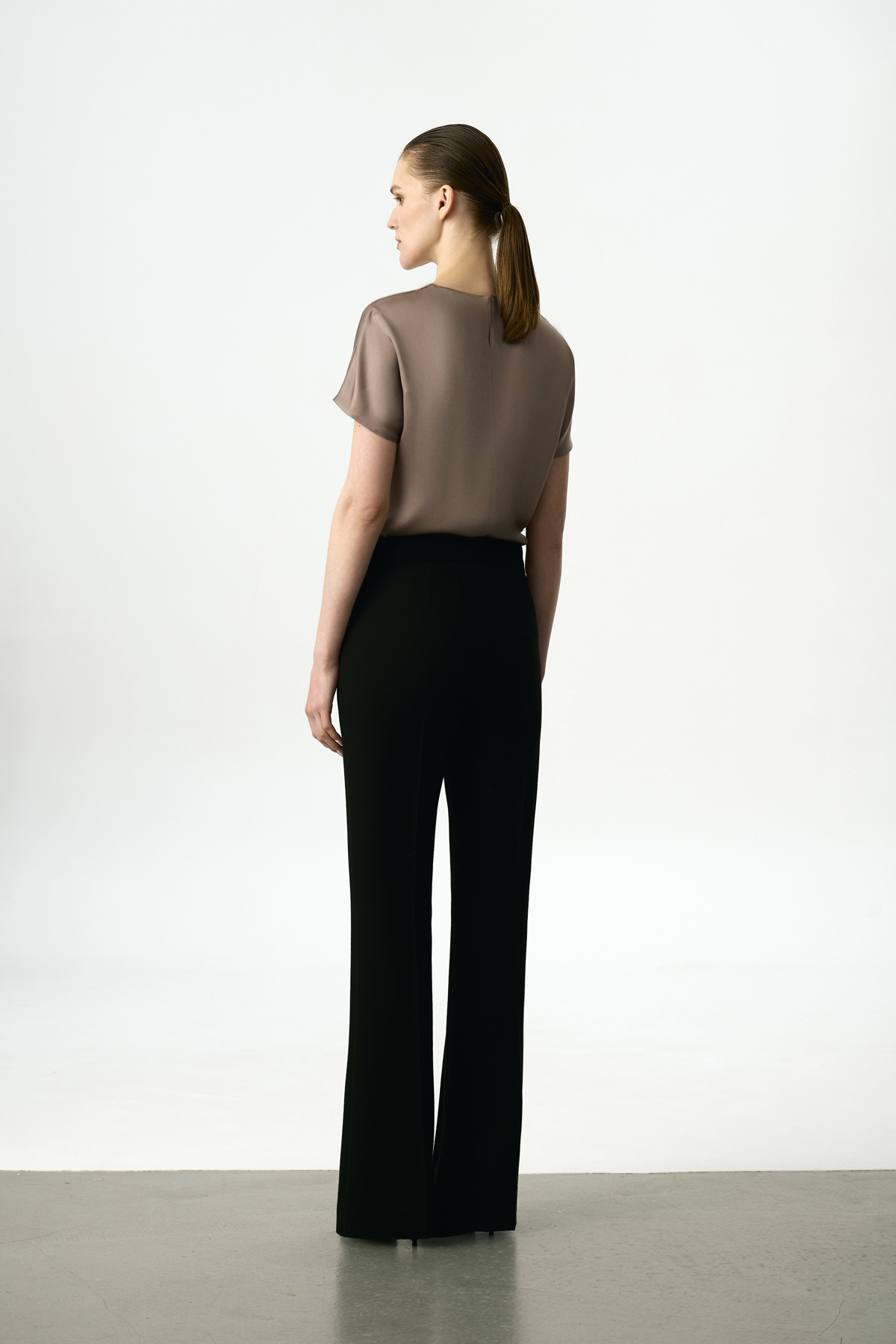 Блузка атласная VASSA&Co, пол female, цвет brown