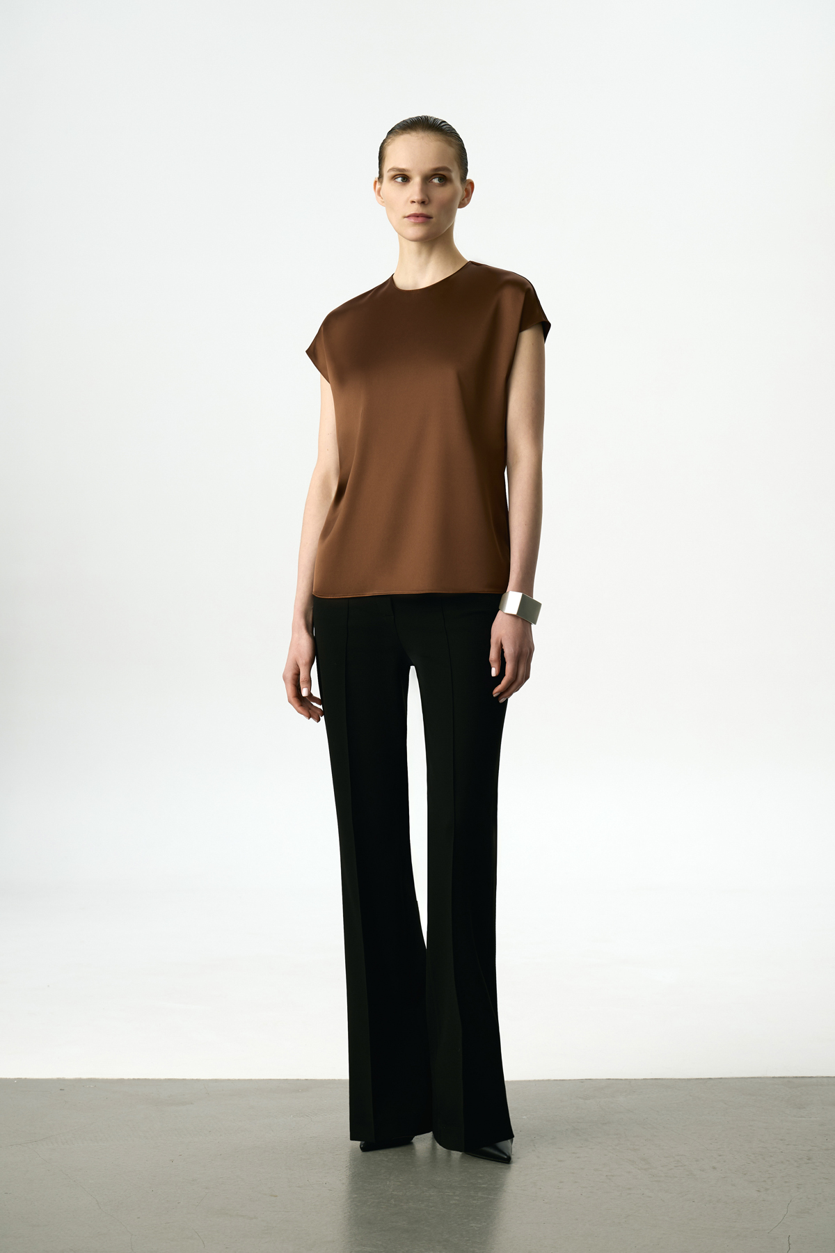 Блузка атласная коричневая VASSA&Co, пол женский, цвет коричневый