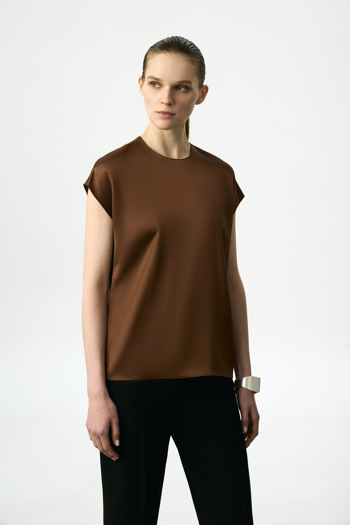 Блузка атласная коричневая VASSA&Co, пол женский, цвет коричневый