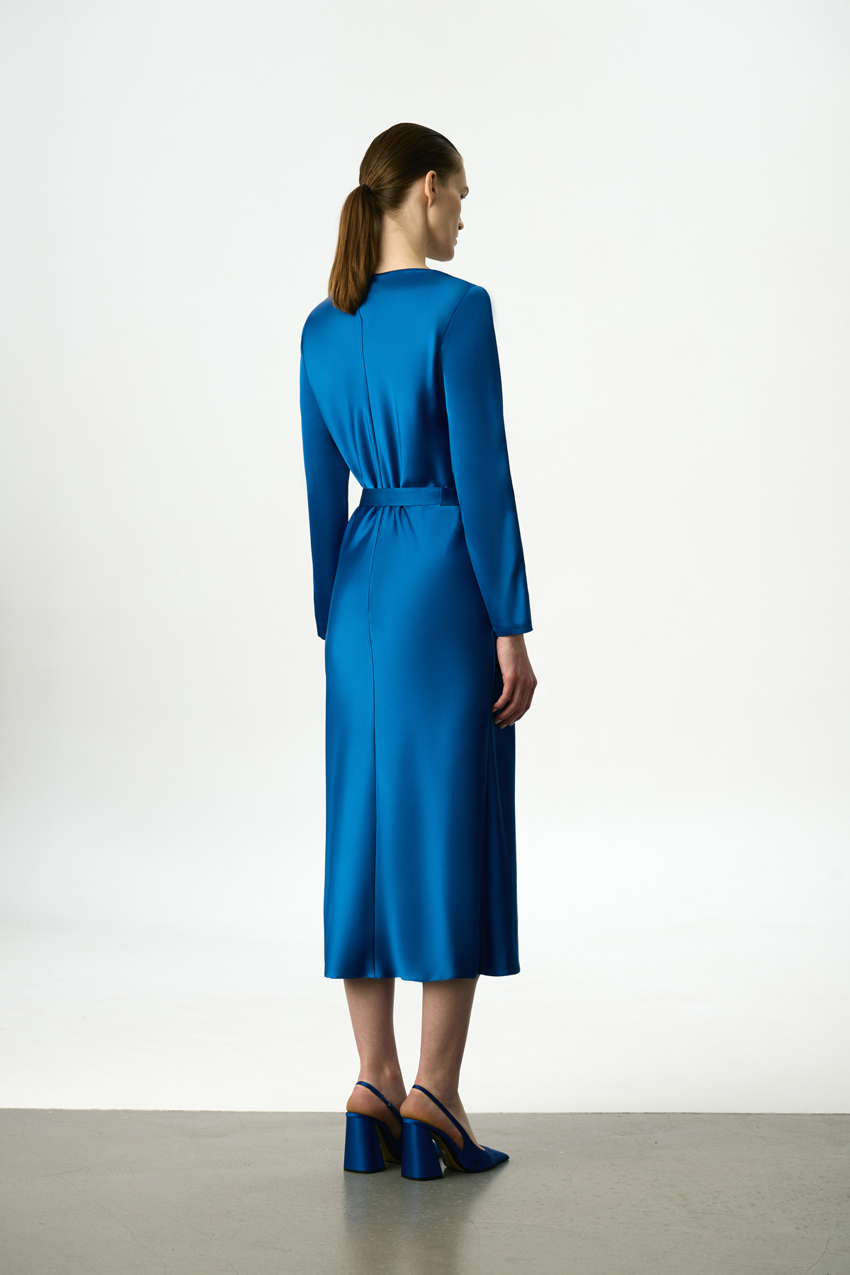 Платье синее VASSA&Co, пол женский, цвет синий