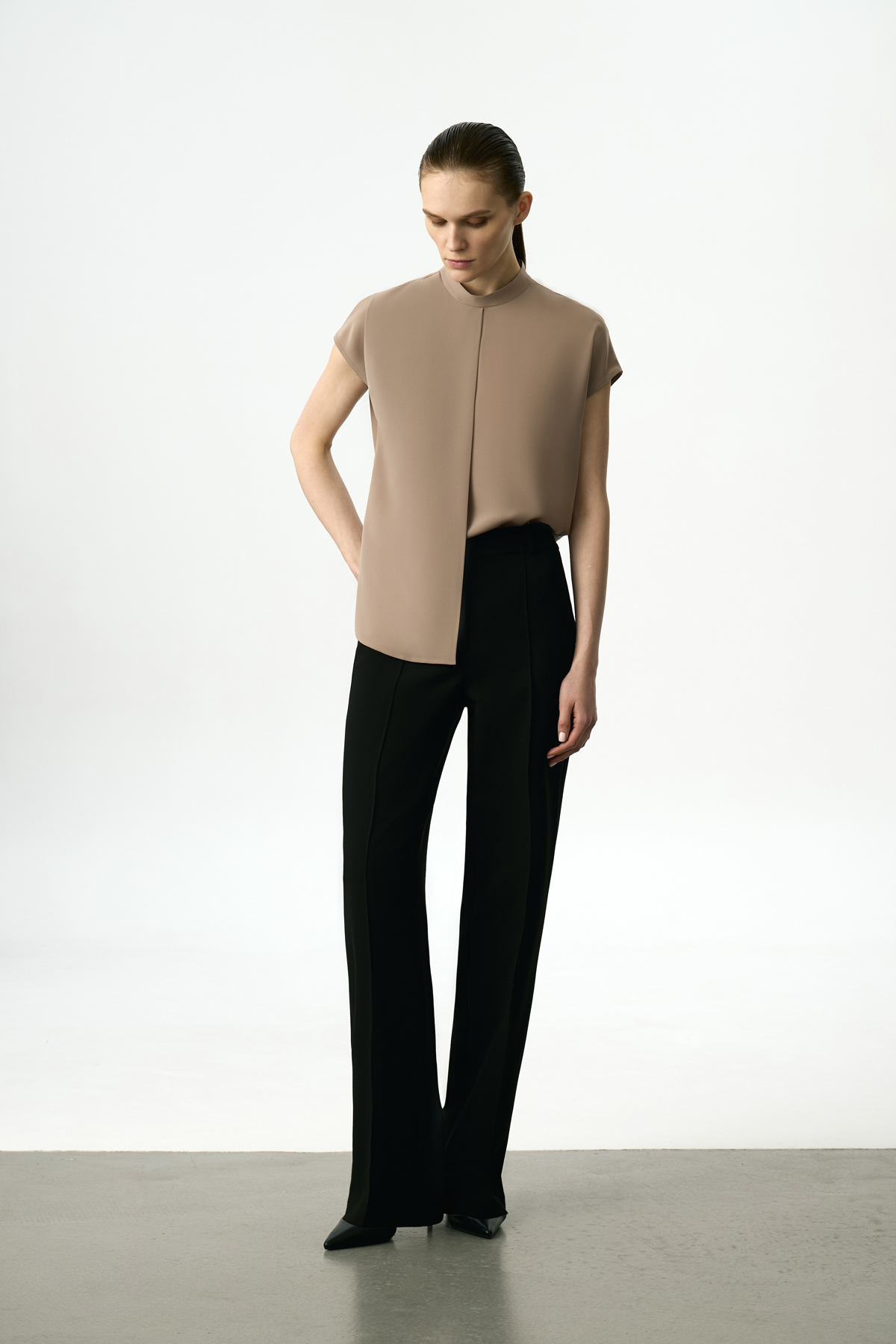 Блузка с эффектом многослойности VASSA&Co, пол female, цвет бежевый