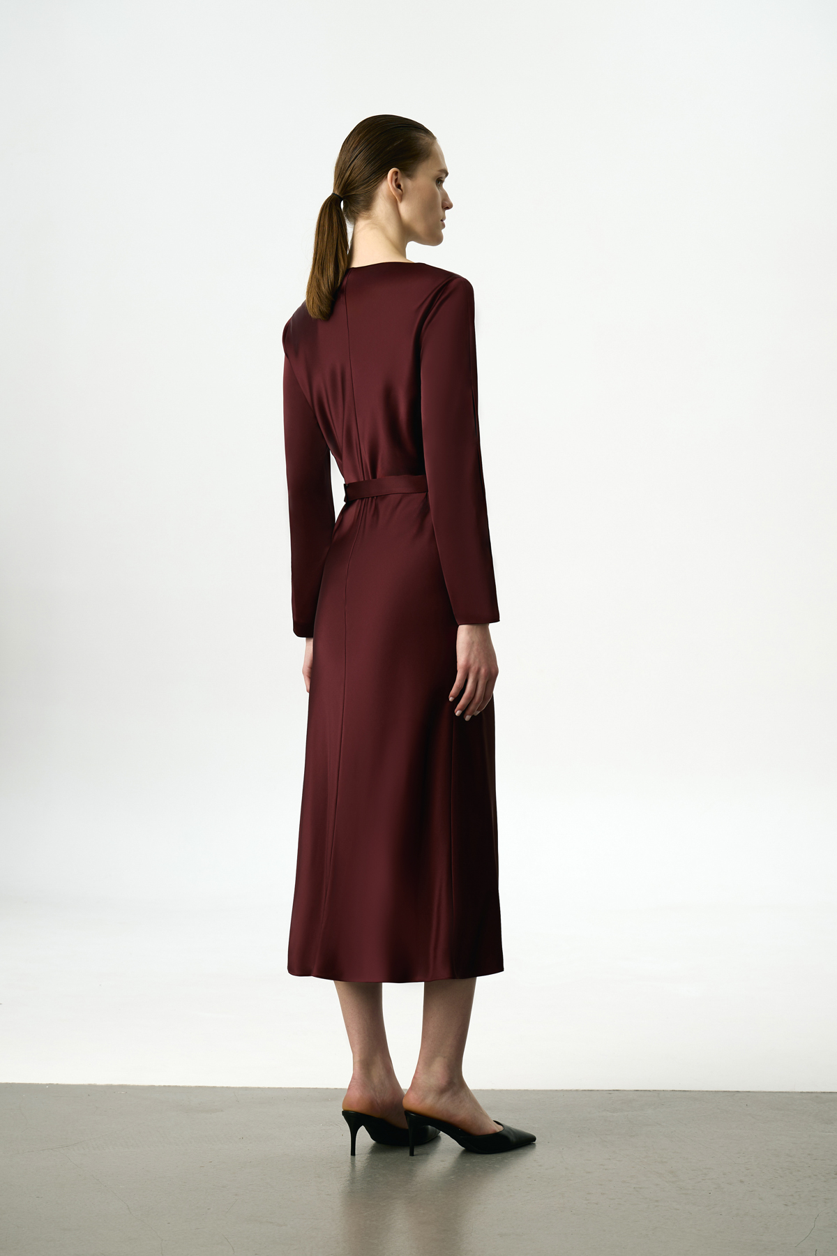 Платье атласное бордовое VASSA&Co, пол женский, цвет красный