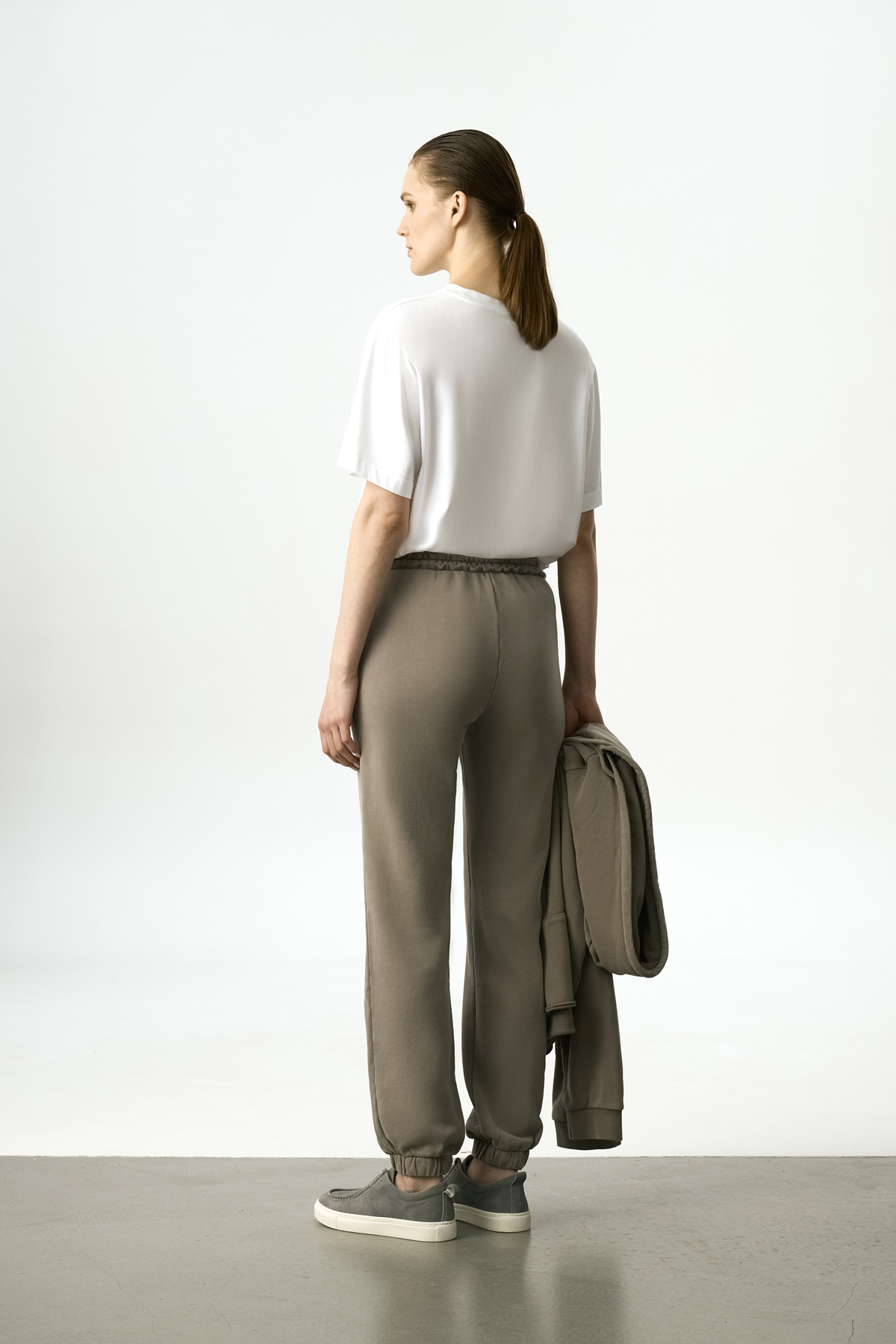 Брюки спортивные VASSA CODE, пол female, цвет зеленый