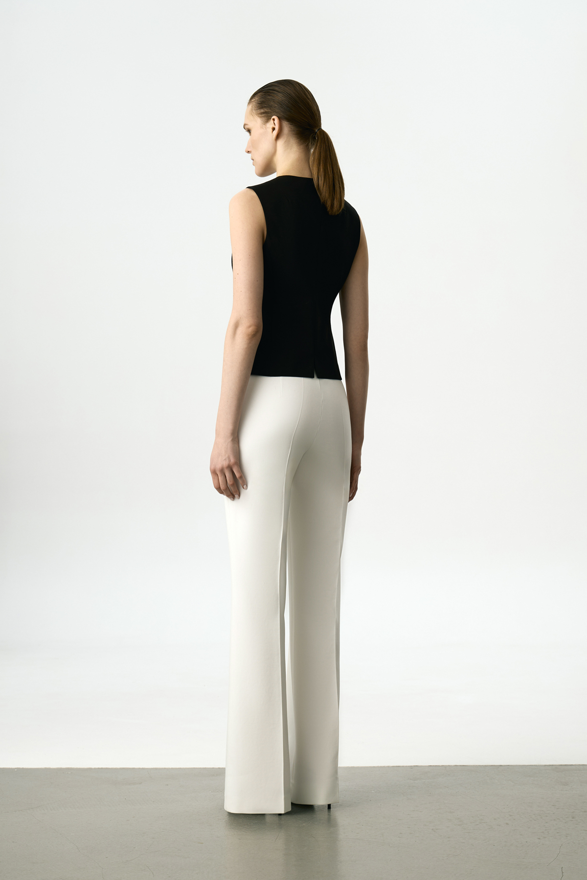 Брюки белые VASSA&Co, пол женский, цвет белый