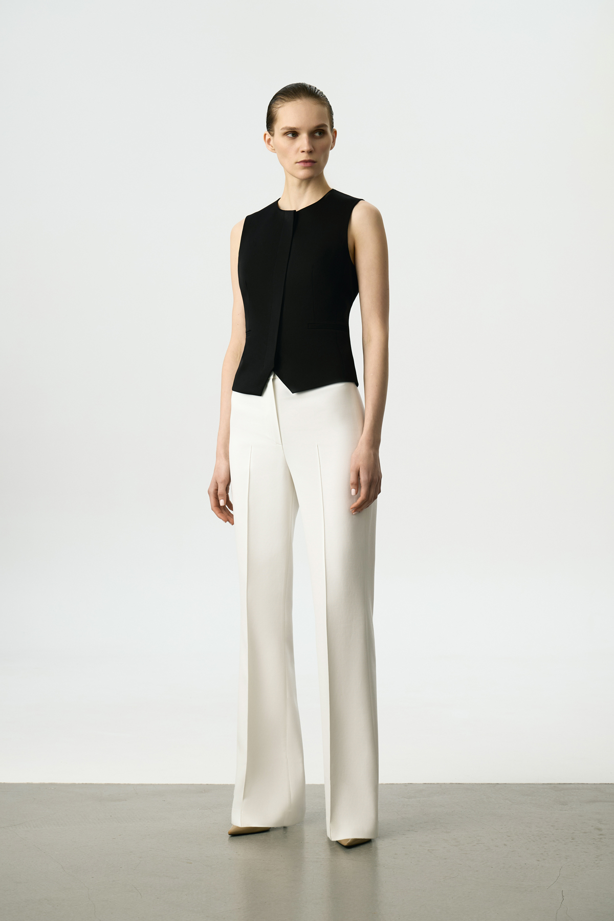 Брюки белые VASSA&Co, пол женский, цвет белый