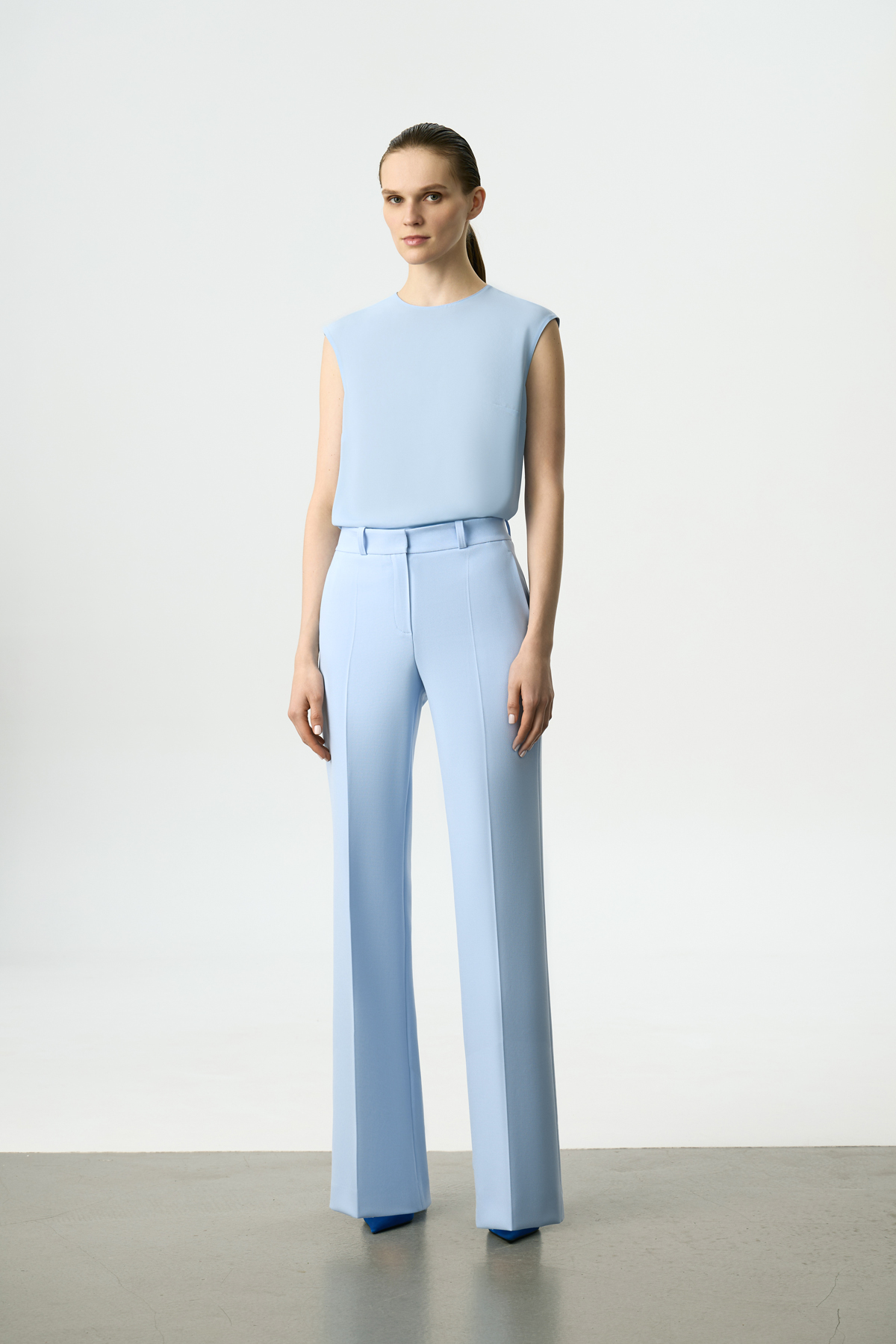 Блузка без рукавов VASSA&Co, пол женский, цвет синий