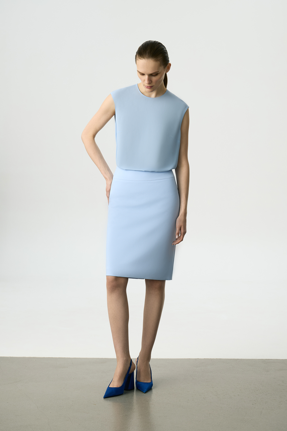 Блузка без рукавов VASSA&Co, пол женский, цвет синий