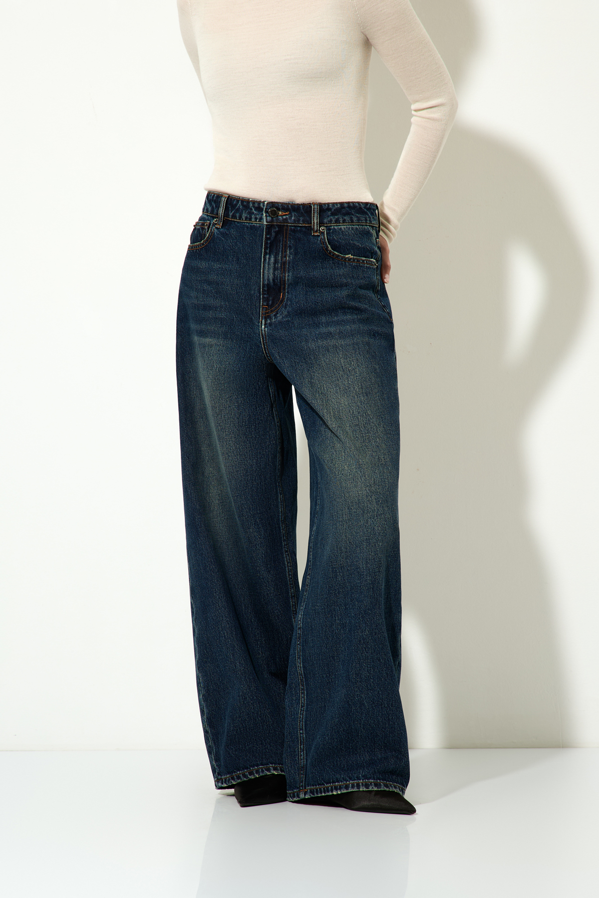 Джинсы широкие VASSA CODE, пол female, цвет синий