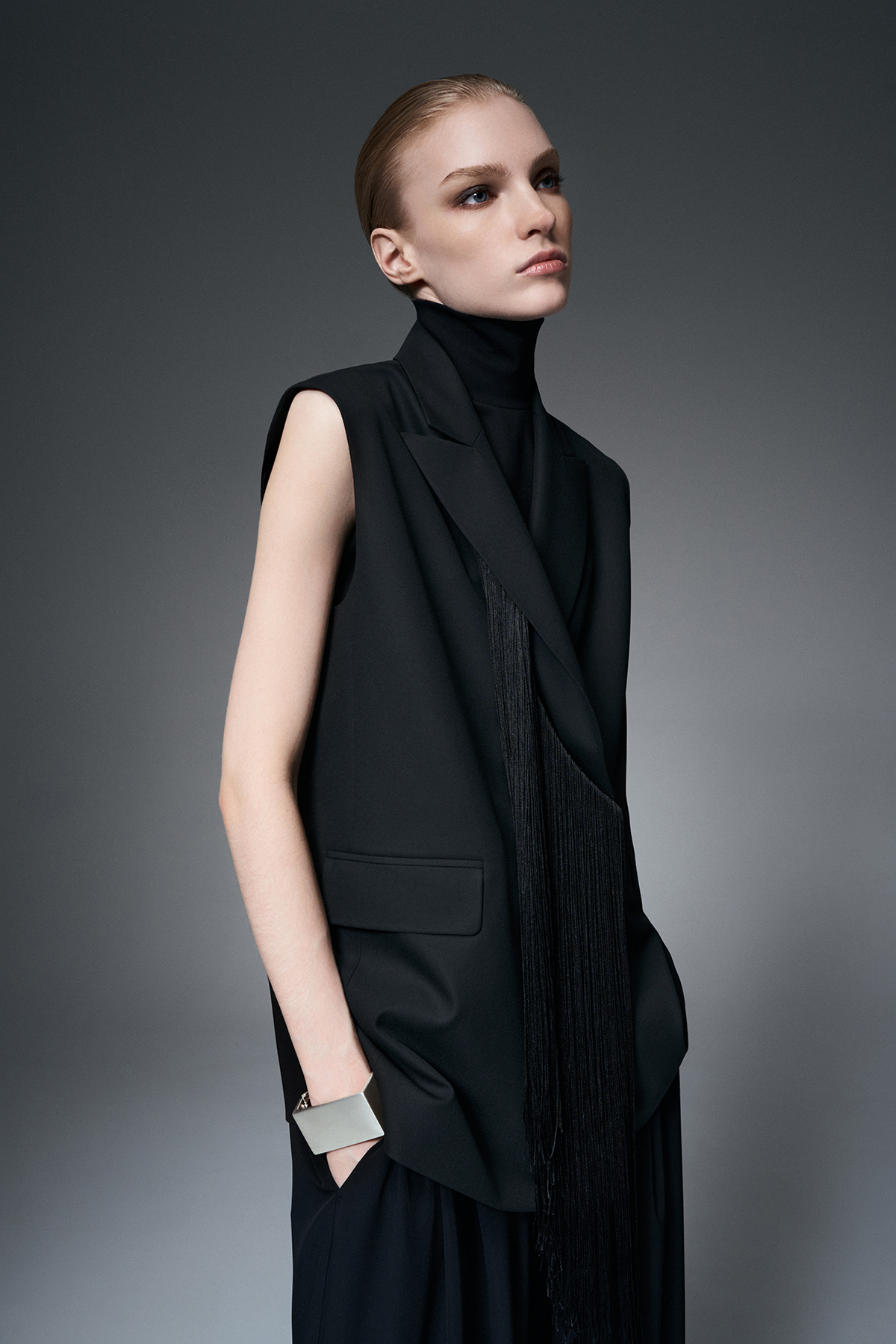 Жилет с бахромой VASSA&Co, пол женский, цвет черный, фото №2