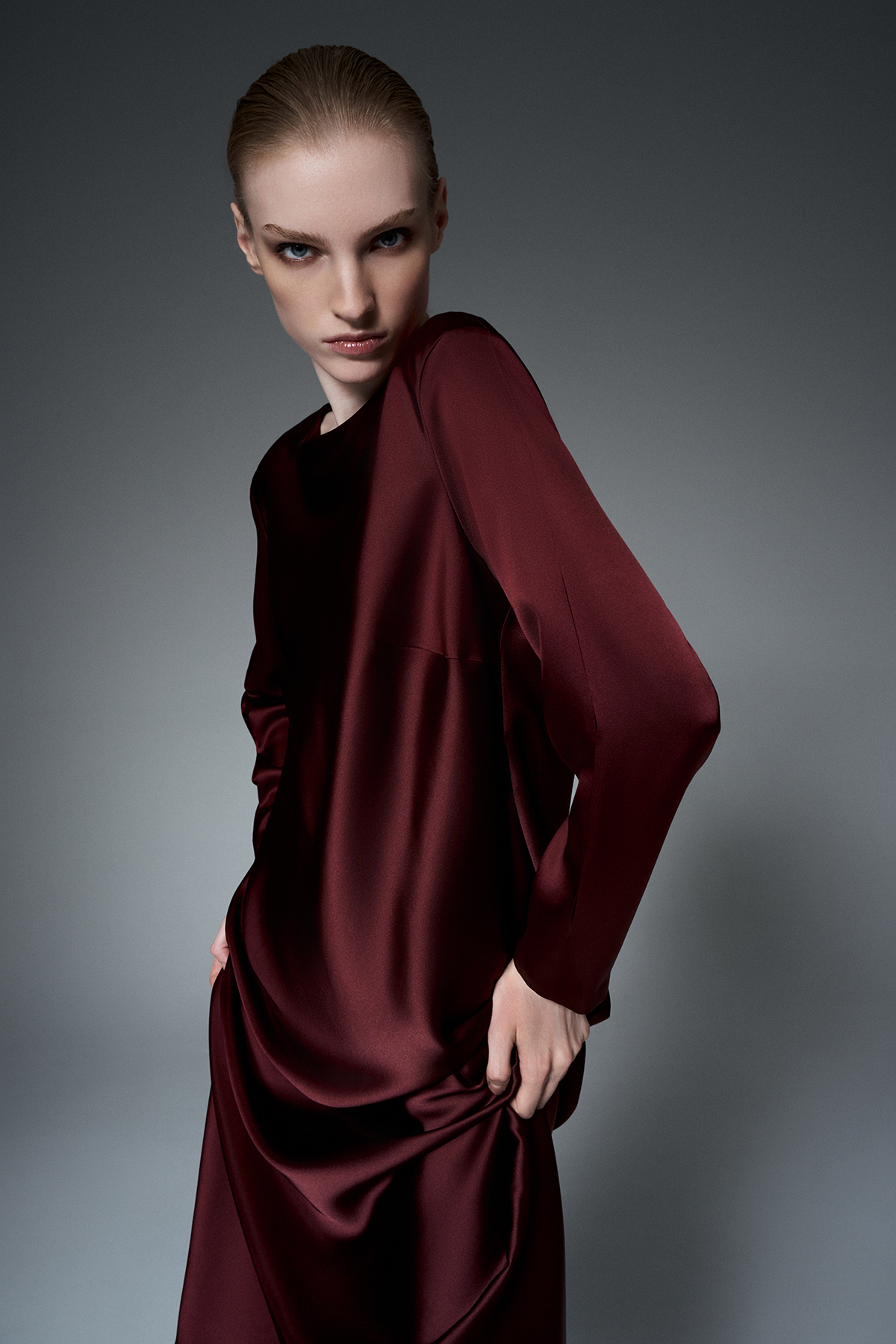 Платье атласное бордовое VASSA&Co, пол женский, цвет красный, фото №2