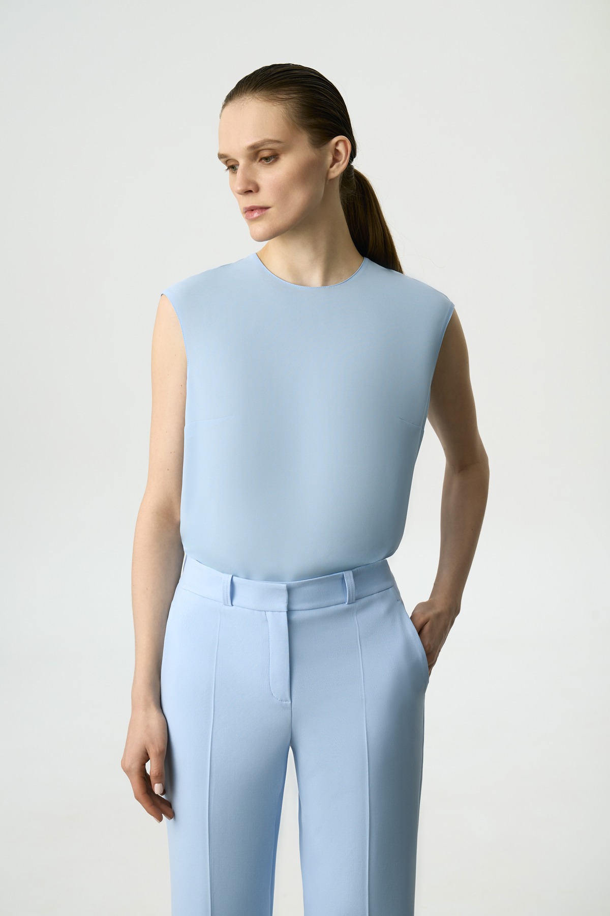 Блузка без рукавов VASSA&Co, пол женский, цвет синий