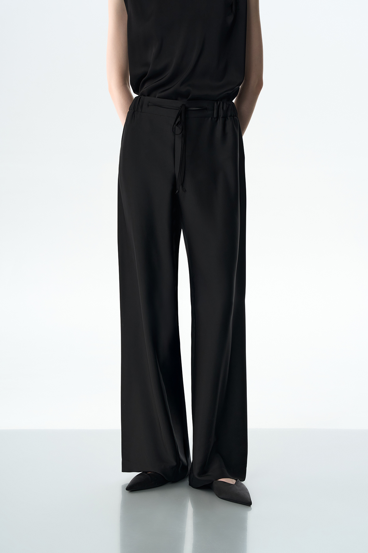 Брюки в пижамном стиле черные VASSA&Co, пол женский, цвет черный, фото №3