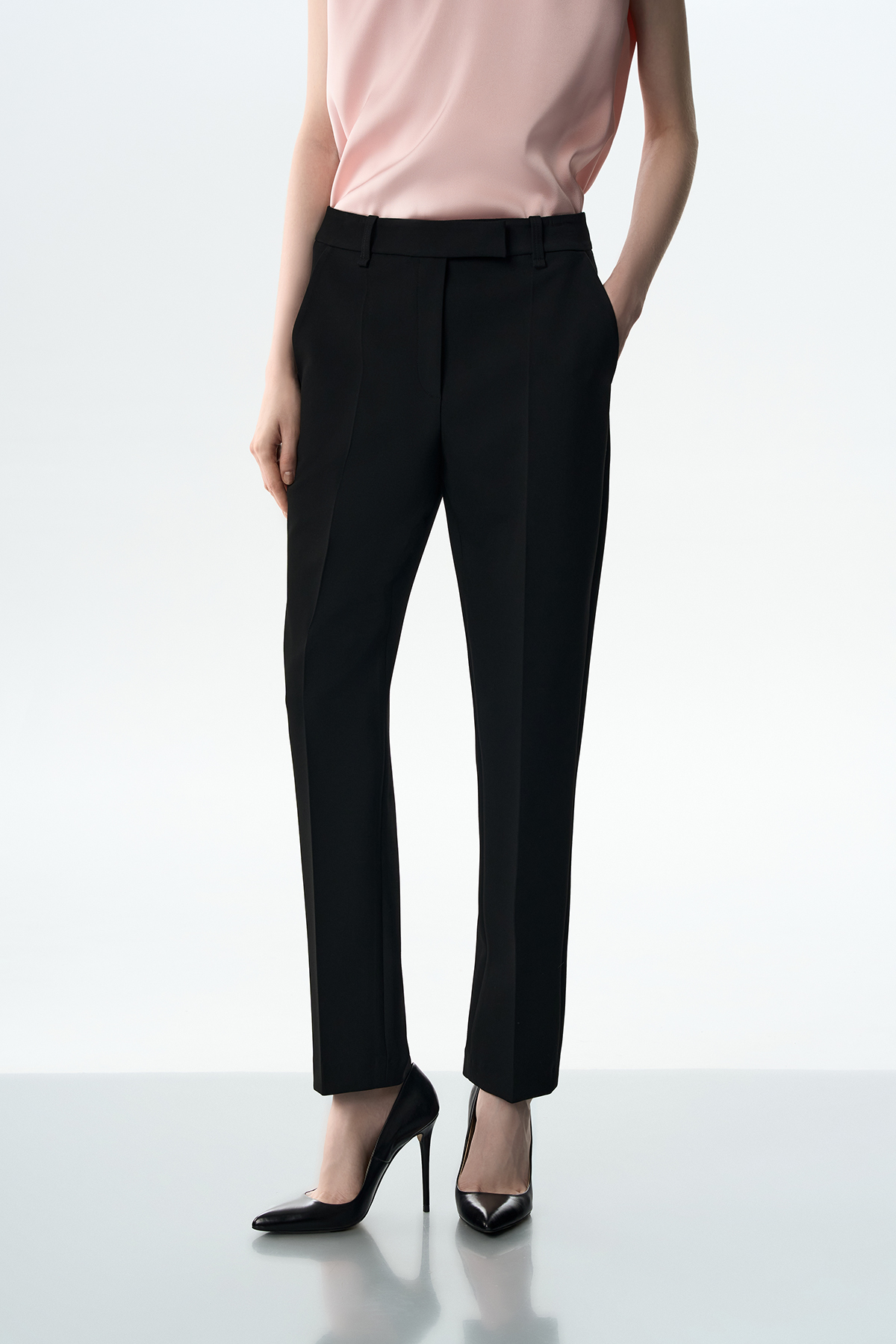 Брюки зауженные черные VASSA&Co, пол female, цвет black, фото №2