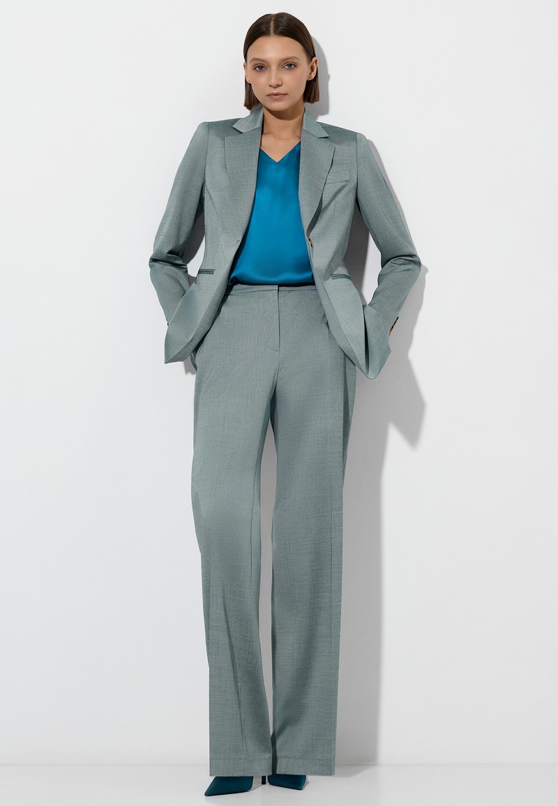 Брючный костюм