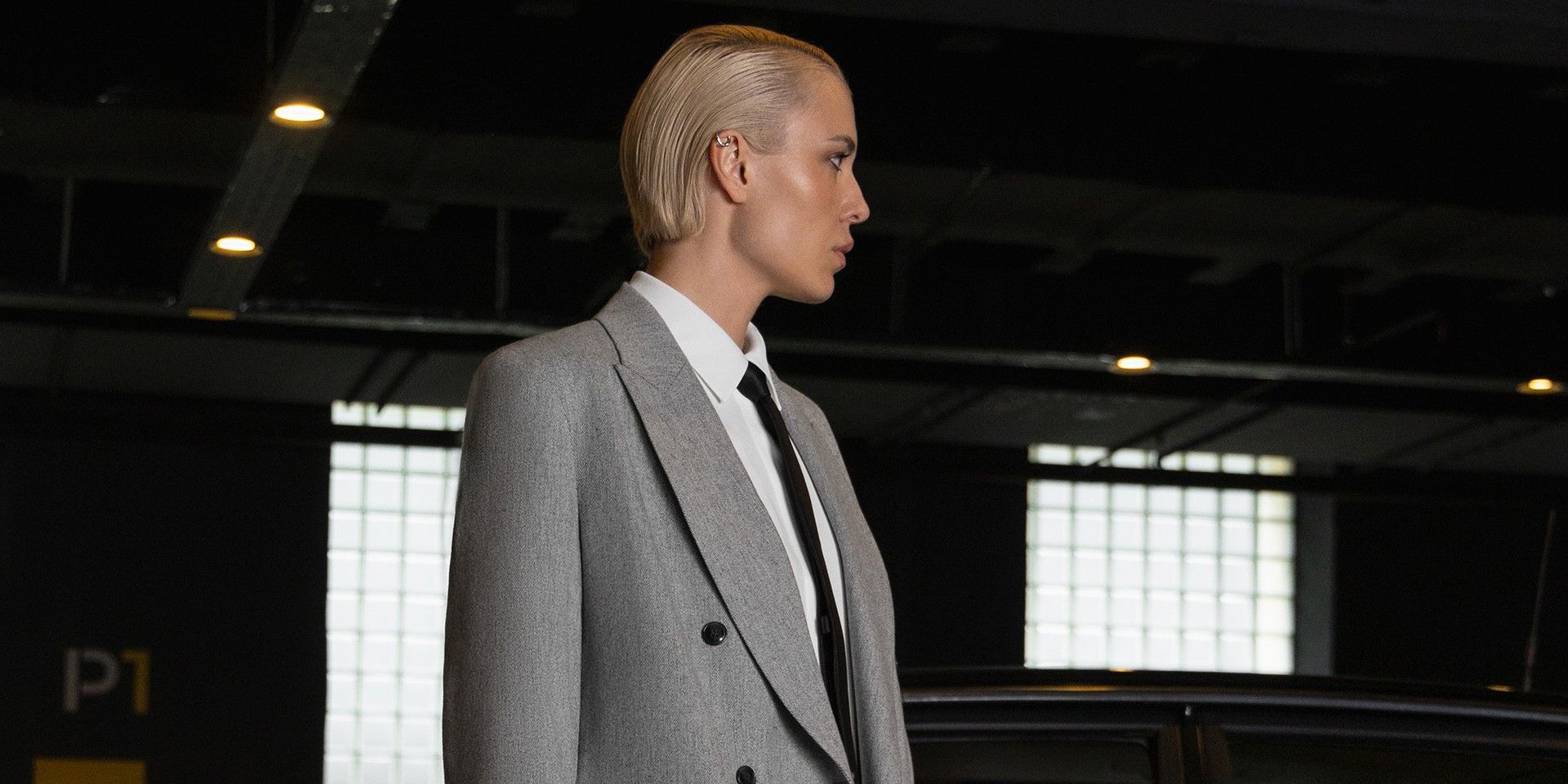 <p>MID SEASON SALE</p>